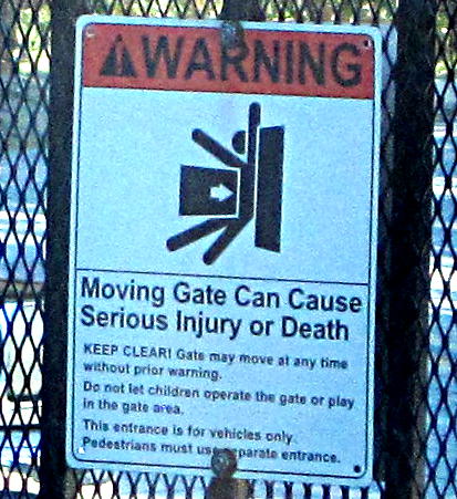 [Moving gate can cause serious injury or death]