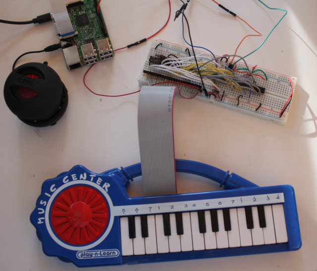 [23-key keyboard wired to a Raspberry Pi]