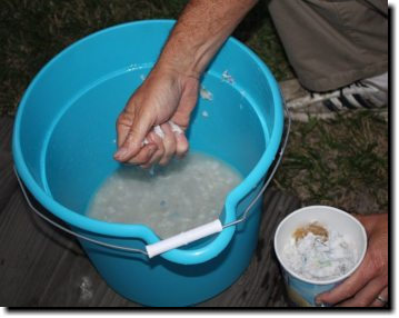 [ Transfer the wet pulp to the mold ]