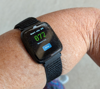 [A PineTime watch being worn on an upper arm]