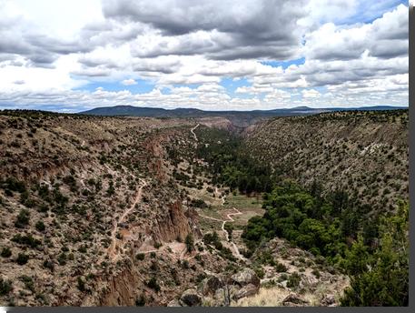 [View from Tyuyoni Overlook in Bandelier]
