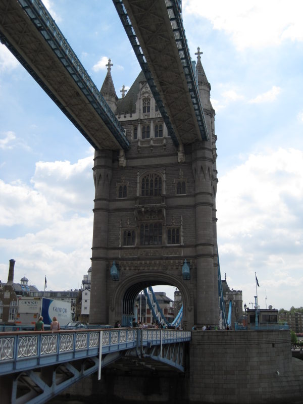 [Tower Bridge central section]