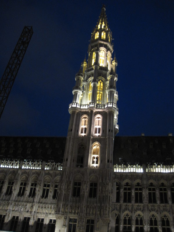 [Central Brussels at night ...]