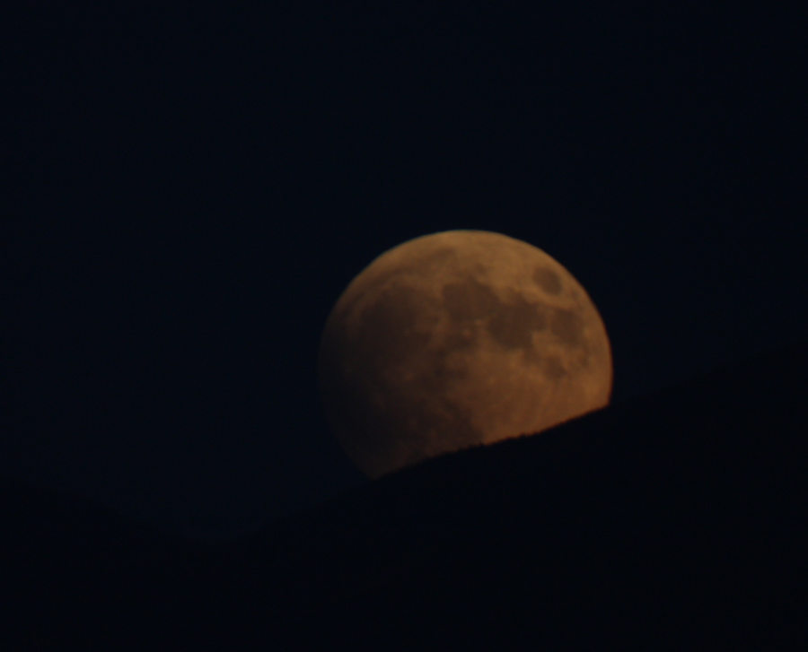 [lunar eclipse at moonrise]